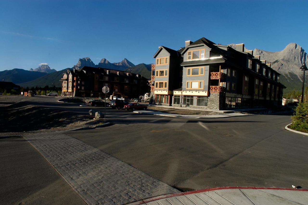 Apartment 407, Contemporary Decor Canmore Exterior foto