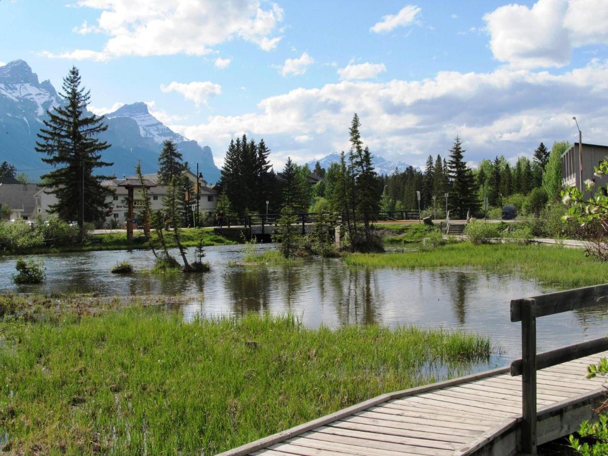 Apartment 407, Contemporary Decor Canmore Exterior foto